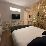 Hello - Modern Studio In Downtown Garden